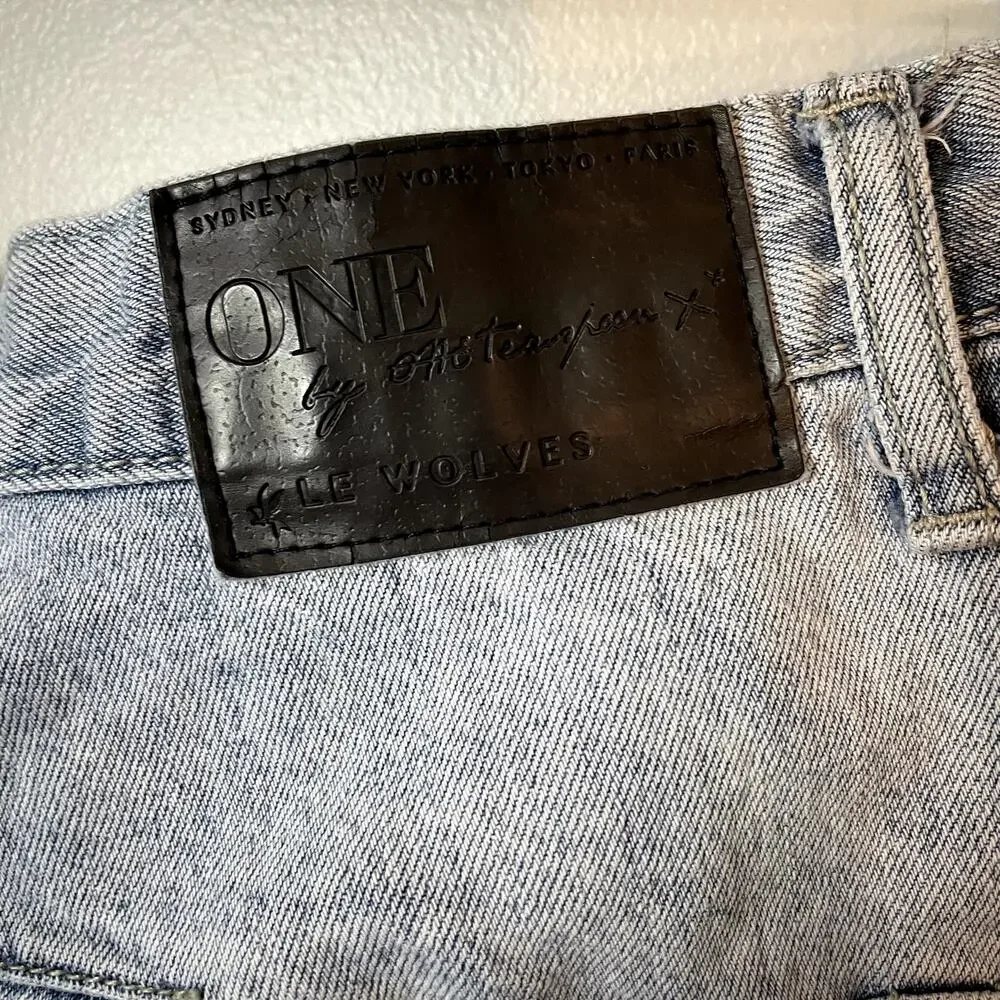 One X One Teaspoon Distressed Denim Bandits Shorts in Light Blue Size 29